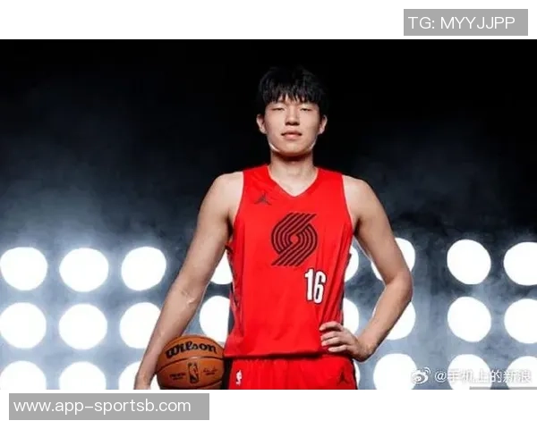 翻译谈杨瀚森：新秀应迎难而上努力追赶前辈与大哥的脚步